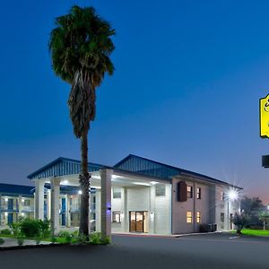 Super 8 By Wyndham Victoria - South - Hwy 59 Otel Exterior photo