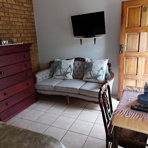 Lushof Guesthouse Witbank Exterior photo
