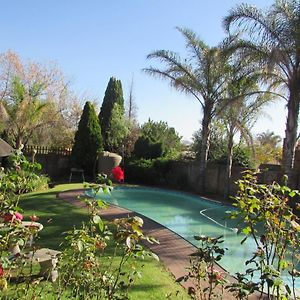 Oasis Of Life Guest House Witbank Exterior photo