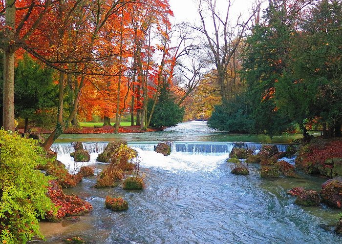 Englischer Garten The Eisbach river in the Englischer Garten in Munich | DB Regio Bayern photo