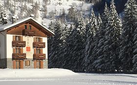 Lo Scoiattolo Hotel Gressoney-la-Trinité Exterior photo