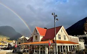 Stryn Kaffebar & Vertshus Otel Exterior photo