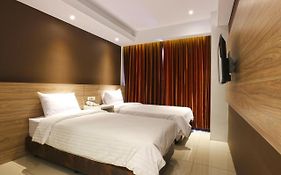 Kampioen Bed & Breakfast Otel Bandung Exterior photo