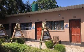 Lusaka Backpackers Pansiyon Exterior photo