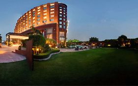 Radisson Blu Mbd Hotel Noida Exterior photo