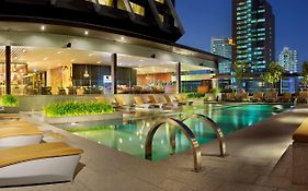 Doubletree By Hilton Sukhumvit Bangkok Otel Exterior photo