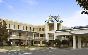 Days Inn By Wyndham Chattanooga/Hamilton Place Exterior photo