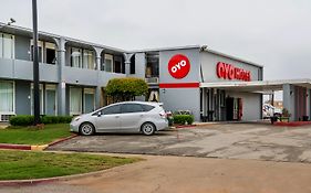 Oyo Hotel Wichita Falls - Downtown Exterior photo