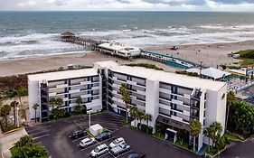 La Quinta By Wyndham Cocoa Beach Oceanfront Otel Exterior photo