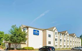 Microtel Inn & Suites By Wyndham Detroit Roseville Exterior photo