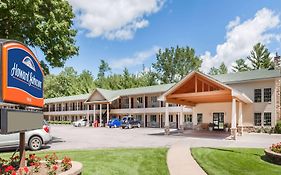 Howard Johnson By Wyndham Traverse City Otel Exterior photo