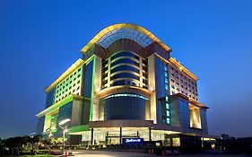 Radisson Blu Kaushambi Delhi Ncr Otel Ghaziabad Exterior photo
