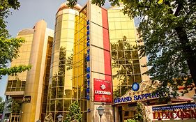 Grand Sapphire Hotel Almatı Exterior photo