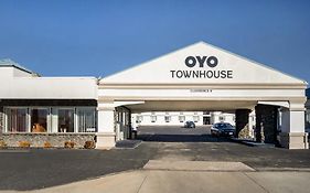 Oyo Townhouse Dodge City Ks Otel Exterior photo