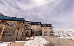 Albergue Inturjoven Sierra Nevada Pansiyon Exterior photo