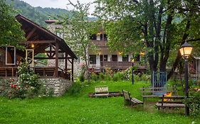 Villa Mestia Hotel Exterior photo