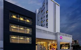 Grand Mercure Vadodara Surya Palace Otel Exterior photo