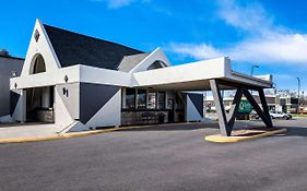 Quality Inn & Suites Near I-480 And I-29 Council Bluffs Exterior photo