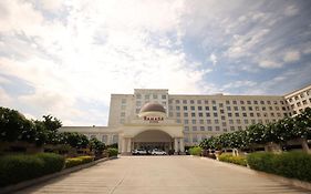 Ramada Plaza By Wyndham Lucknow Otel Exterior photo