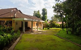 The House Of Black And White Pansiyon Arusha Exterior photo