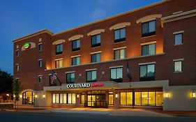 Courtyard Fredericksburg Historic District Otel Exterior photo