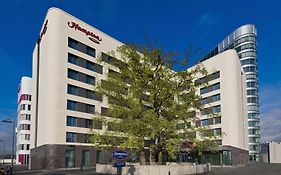 Hampton By Hilton Frankfurt Airport Otel Frankfurt am Main Exterior photo