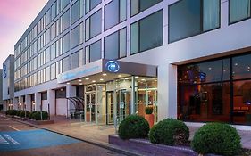 Hilton London Gatwick Airport Otel Horley Exterior photo