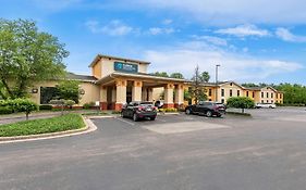 Clarion Inn & Suites Northwest Indianapolis Exterior photo