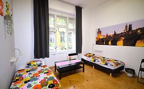 Travel&Joy Backpackers Pansiyon Prag Exterior photo