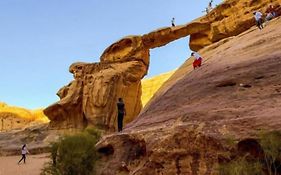 Light Wadi Rum Daire Exterior photo