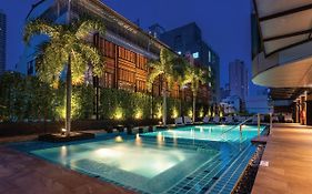 Solitaire Bangkok Sukhumvit 11 Otel Exterior photo