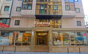 Ramada By Wyndham İstanbul Taksim Otel Exterior photo