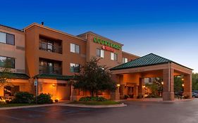 Courtyard By Marriott Traverse City Otel Exterior photo