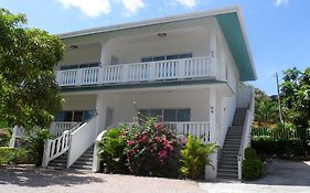 Divers Lodge Guest House Beau Vallon  Exterior photo