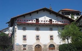 Hostal Ezkurra Otel Exterior photo