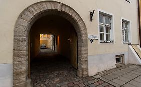 The Knight House Pansiyon Tallinn Exterior photo