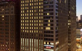 Courtyard Chicago Downtown/Magnificent Mile Otel Exterior photo