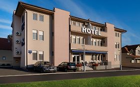 Airport Hotel Garni Belgrad Exterior photo