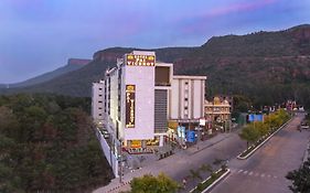 Pai Viceroy Otel Tirupati Exterior photo