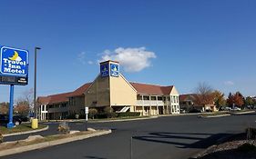 Travel Inn Motel Hartford Exterior photo