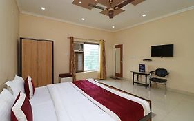 Oyo 9307 Home Stay Hotel Nirmal Palace Kanpur Exterior photo