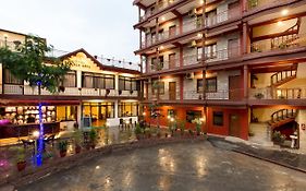 Golden Gate Hotel Pokhara Exterior photo