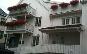 Holsthuset Losji Otel Grimstad  Exterior photo