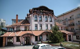 Garni Hotel Family Belgrad Exterior photo