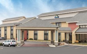 Days Inn By Wyndham Indianapolis Northeast Exterior photo