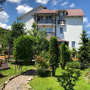 Smerekovyi Dvir Otel Zhdeniievo Exterior photo