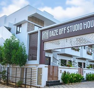 Daze Off Studio House Otel Bhuj Exterior photo