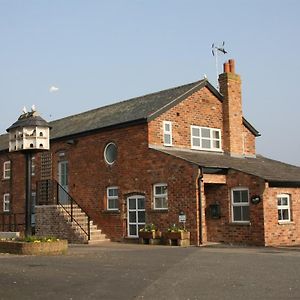 Wall Hill Farm Otel Northwich Exterior photo