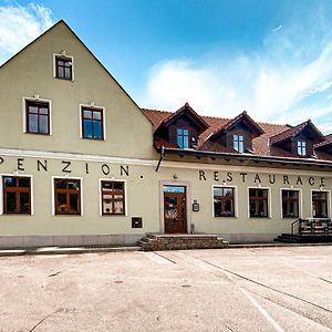 Penzion A Restaurace U Reky Otel Ledeč nad Sázavou Exterior photo