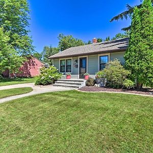 Modern Home With Backyard, 1 Mi To Dtwn Sturgeon Bay Exterior photo